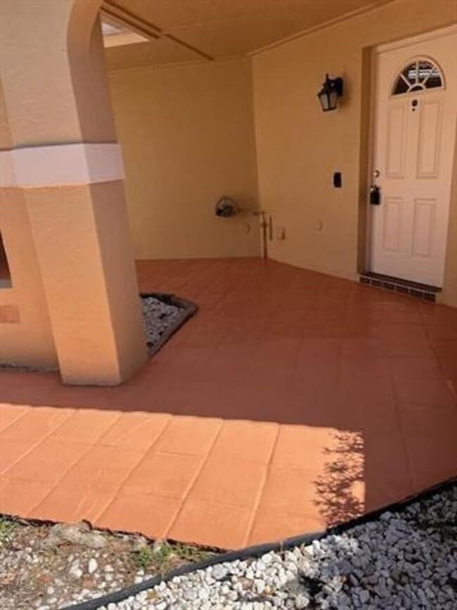 1311 Seagrape Cir in Weston, FL - Building Photo - Building Photo