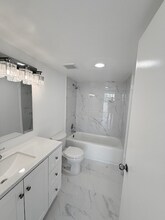 1300 NE Miami Gardens Dr in North Miami Beach, FL - Building Photo - Building Photo