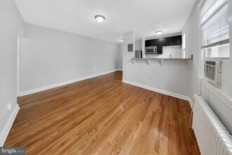 4703 Ravenswood Rd in Riverdale Park, MD - Building Photo - Building Photo