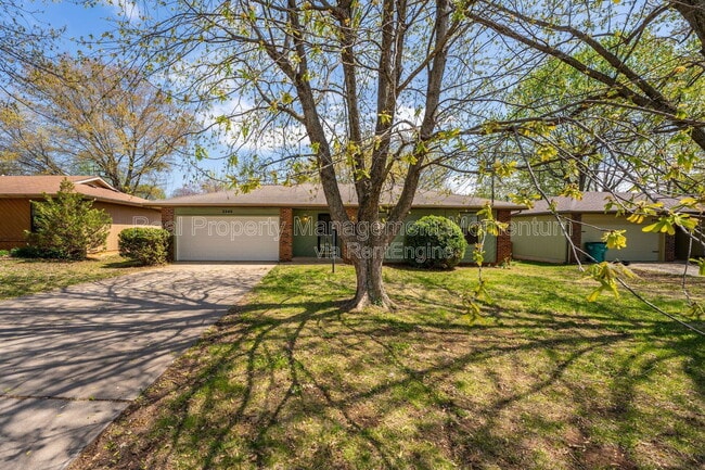 2240 S Kansas Ave in Springfield, MO - Building Photo - Building Photo