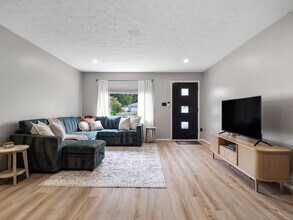 291 Hunter Ave in Munroe Falls, OH - Building Photo - Building Photo