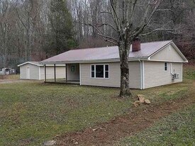 332 Currin Valley Rd in Marion, VA - Building Photo