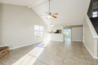 2823 Forestbrook Dr in Spring, TX - Foto de edificio - Building Photo