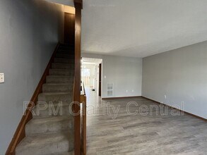 875 Charnwood Ln in Columbus, OH - Building Photo - Building Photo