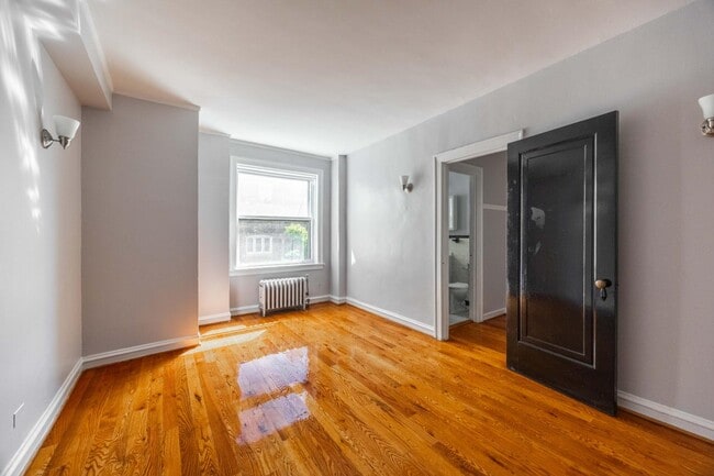 property at 917 W Eastwood Ave