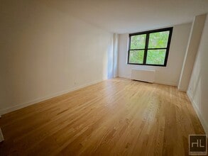 333 E 49th St in New York, NY - Building Photo - Building Photo