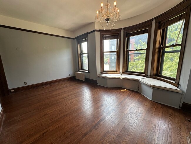 2351 N Cleveland Ave in Chicago, IL - Building Photo - Building Photo