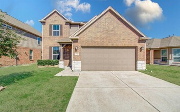 2318 Spring Hollow Dr in Baytown, TX - Foto de edificio - Building Photo