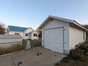 151 9th Ave N in Shelby, MT - Foto de edificio - Building Photo