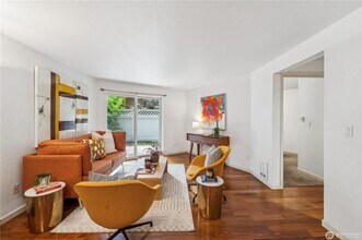 3045 20th Ave W in Seattle, WA - Foto de edificio - Building Photo