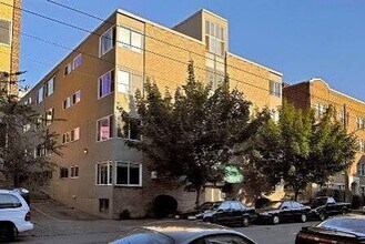 Dumar Apartments in Seattle, WA - Building Photo - Interior Photo