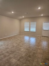 6007 Amelia Earhart Blvd in Killeen, TX - Building Photo - Building Photo
