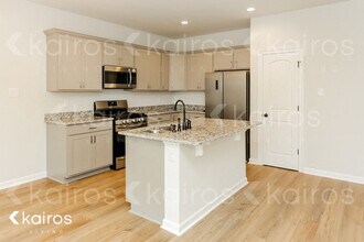100 Alpine Meadows Ln in Lafayette, LA - Foto de edificio - Building Photo