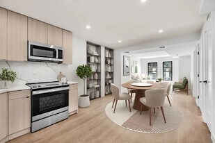 18 E 13th St in New York, NY - Building Photo