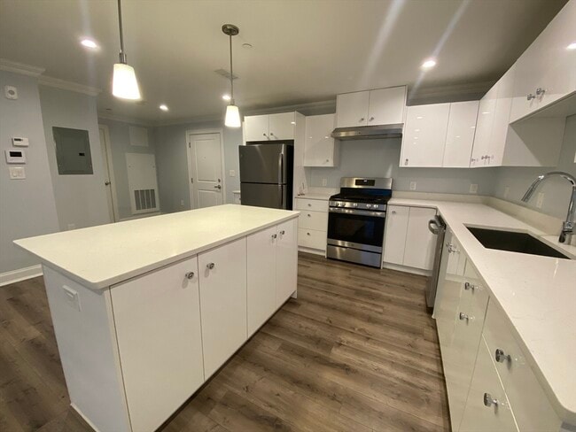 918 Providence Hwy in Dedham, MA - Foto de edificio - Building Photo