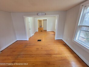 121 Oak St in Scranton, PA - Building Photo - Building Photo