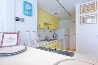 880 NE 69th St, Unit 1E in Miami, FL - Building Photo - Building Photo