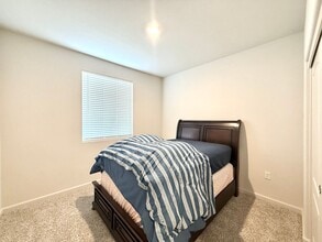1881 Brighton Dr in Hollister, CA - Foto de edificio - Building Photo