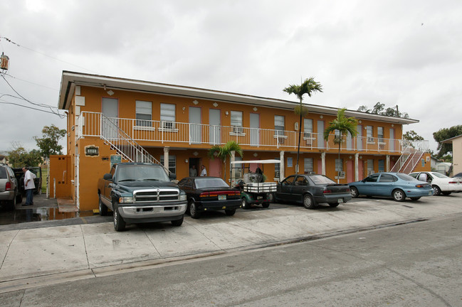 2491 W 5th Ave in Hialeah, FL - Building Photo - Building Photo