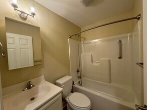 106 S Anderson St-Unit -A102 in Morganton, NC - Foto de edificio - Building Photo