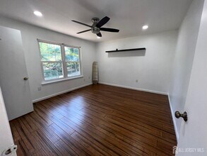 68 Delancy Ct in North Brunswick, NJ - Building Photo - Building Photo