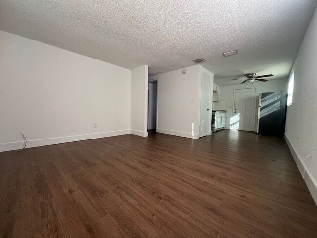 9325 Goldenrod Rd in Thonotosassa, FL - Building Photo - Building Photo