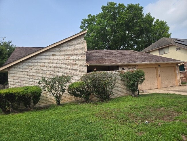 property at 8526 Quailcrest Dr