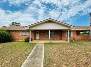 1040 Hwy 80 in Nixon, TX - Building Photo - Building Photo