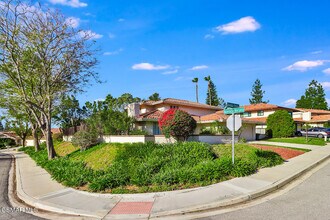 4082 Avenida Verano in Thousand Oaks, CA - Building Photo - Building Photo