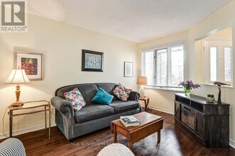 83 Winnegreen Ct in Ottawa, ON - Building Photo - Building Photo