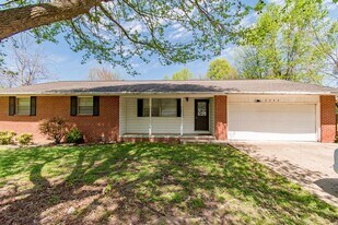 2340 W Berry St in Fayetteville, AR - Building Photo