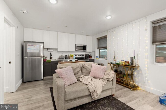 property at 1153 N Front St