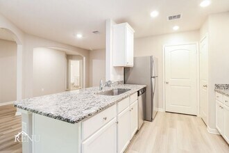 10462 Sweetwater Creek Dr in Cleveland, TX - Building Photo - Building Photo