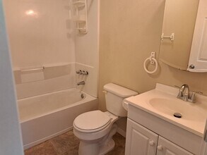 1993 Del Mar Dr in Roseburg, OR - Building Photo - Building Photo