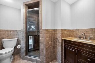 28 Webster St, Unit 1 in Medford, MA - Foto de edificio - Building Photo