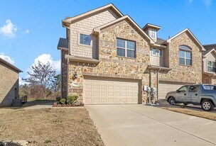 708 Amber Dr in Greenville, TX - Building Photo