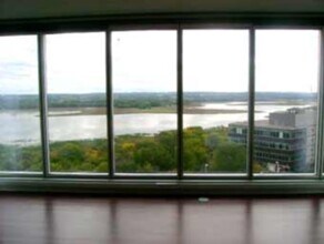 8151 33rd Ave S in Bloomington, MN - Foto de edificio - Building Photo