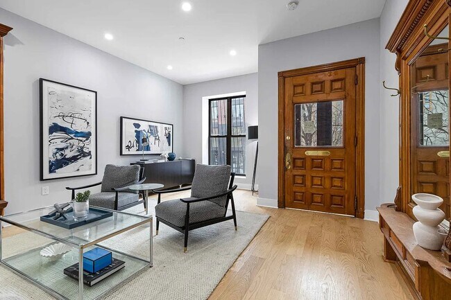 307 W 136th St in New York, NY - Foto de edificio - Building Photo