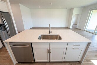 6751 SE Pk Trce Dr in Stuart, FL - Building Photo - Building Photo