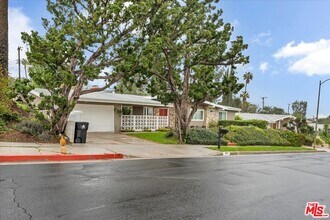 5817 Lockhurst Dr in Los Angeles, CA - Building Photo - Building Photo