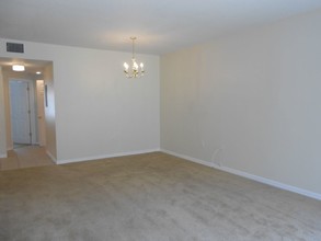 6413 Hollydale Pl-Unit -101 in Riverview, FL - Building Photo - Building Photo