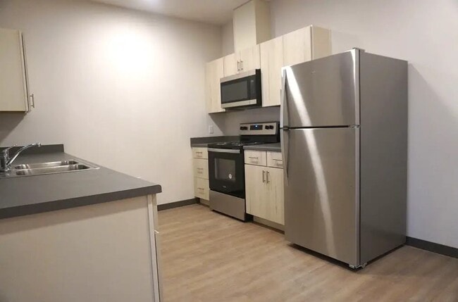 511 S Interlake Rd in Moses Lake, WA - Building Photo - Building Photo