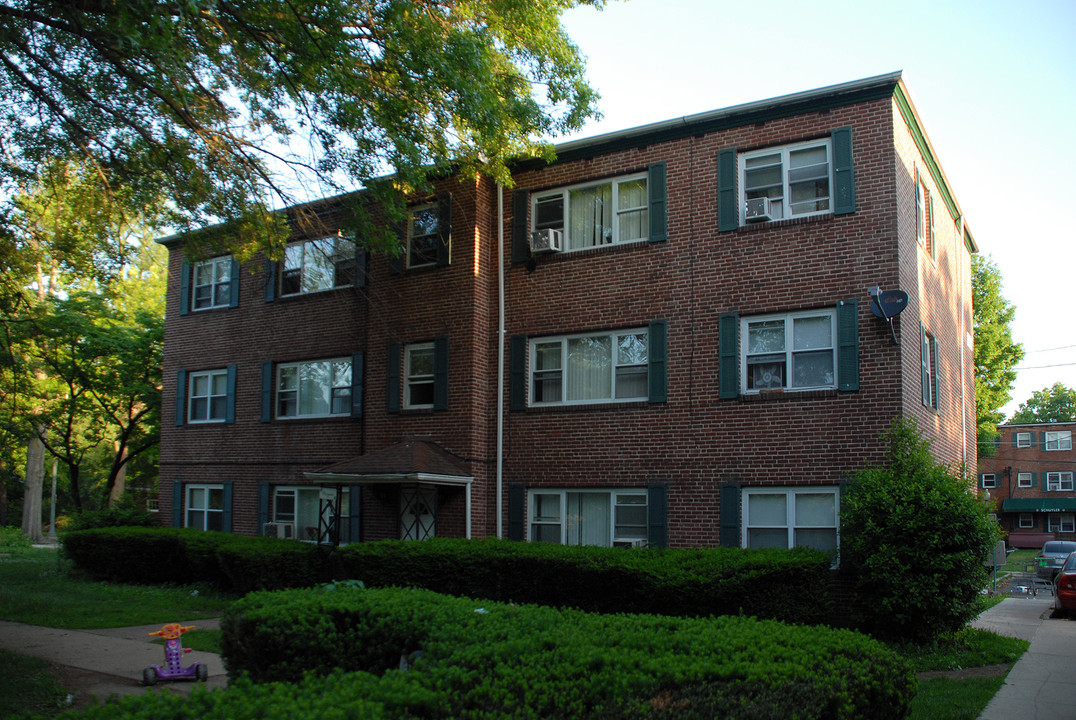 Magnolia Gardens in Harrisburg, PA - Building Photo