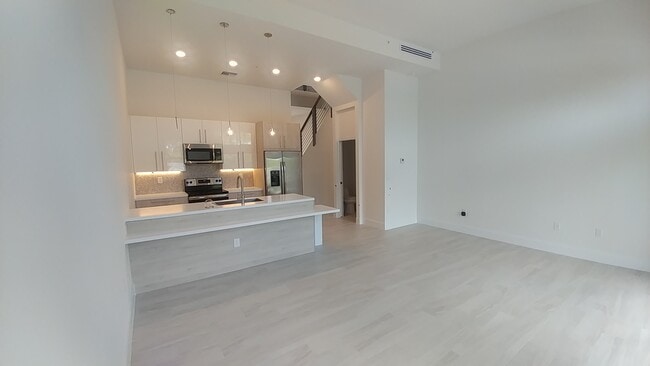 813 NW 45th Terrace in Plantation, FL - Building Photo - Building Photo
