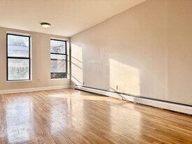 386 Manhattan Ave, Unit 11 in New York, NY - Building Photo