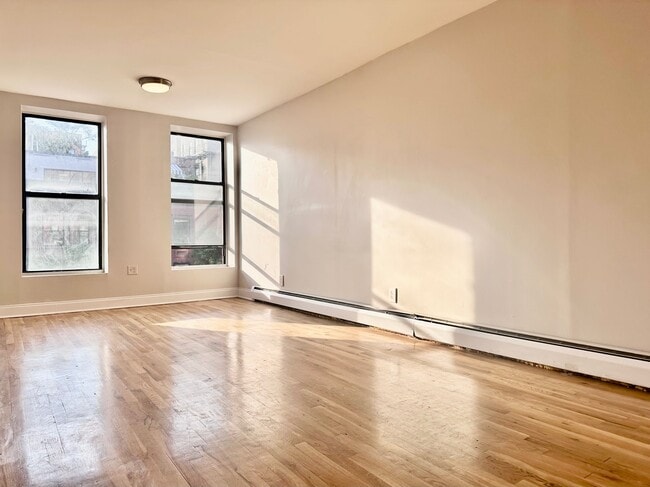386 Manhattan Ave, Unit 11