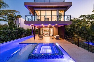 723 NE 77th St in Miami, FL - Building Photo - Building Photo