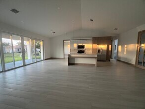 4327 Kinlock St in North Port, FL - Foto de edificio - Building Photo