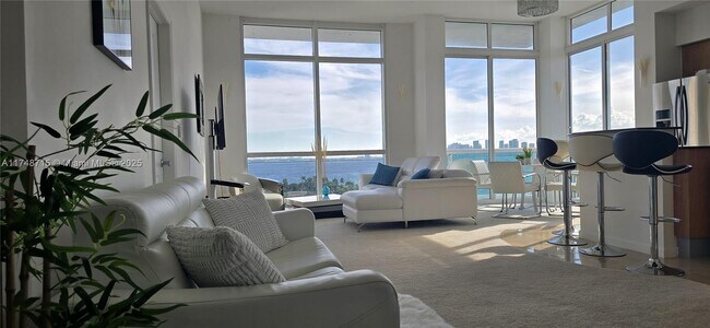 7900 Harbor Island Dr in Miami Beach, FL - Building Photo - Building Photo