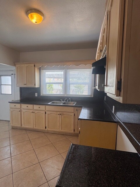 417 W 52nd Pl in Los Angeles, CA - Building Photo